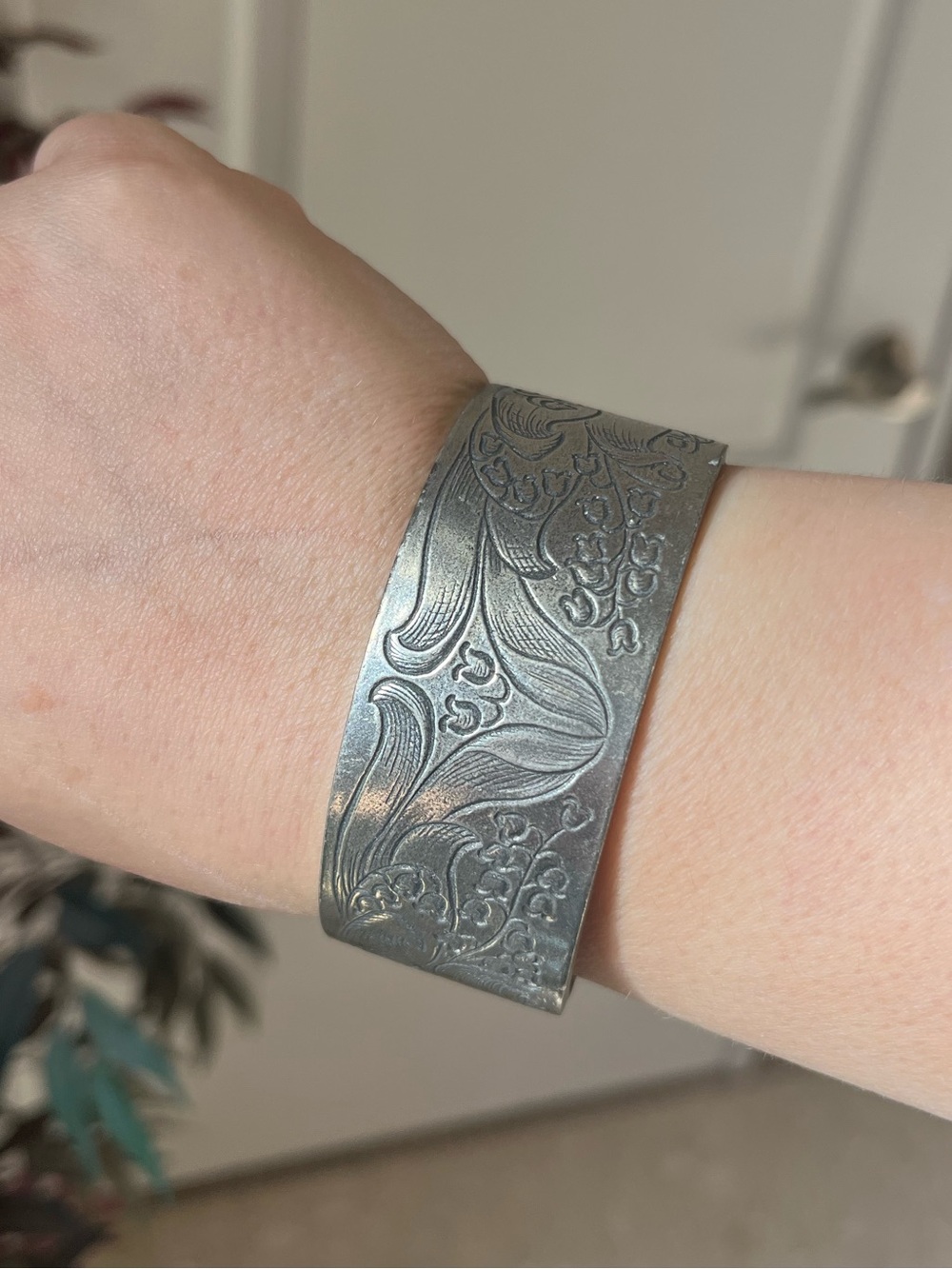 Vintage Salisbury pewter cuff bracelet